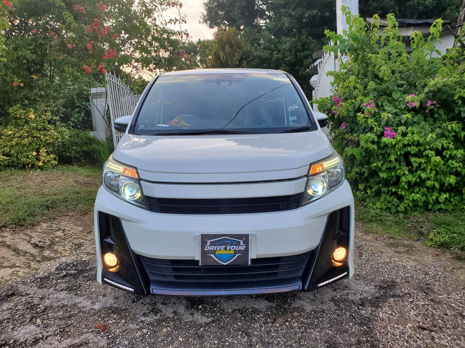 
								TOYOTA NOAH G’s full									