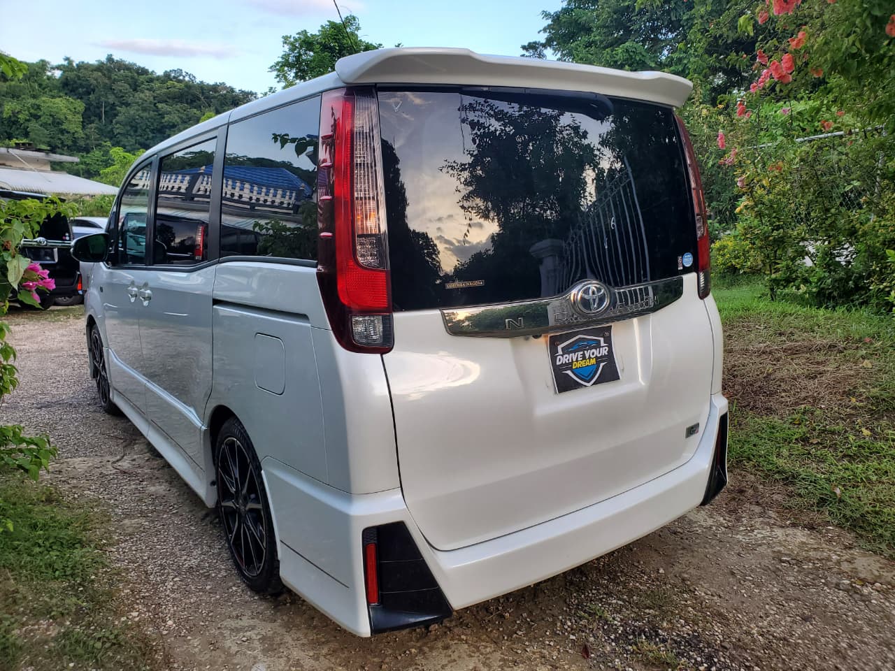 
								TOYOTA NOAH G’s full									